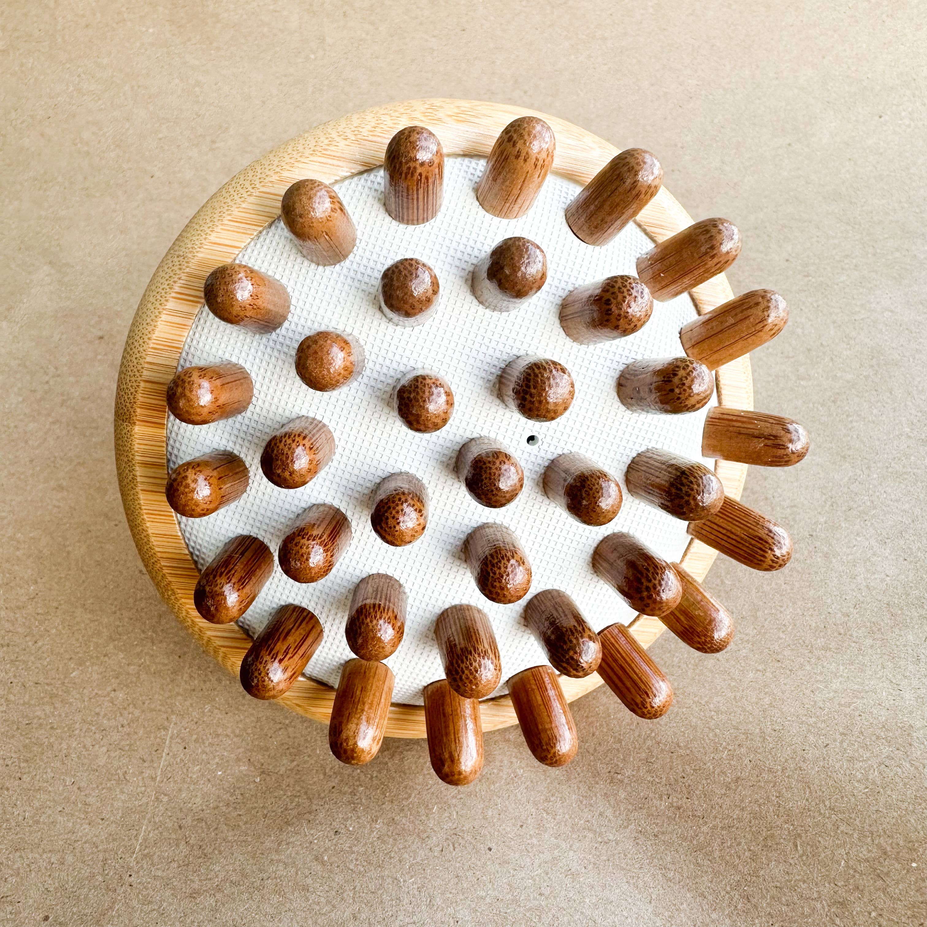 Smile Boutiques - Natural Bamboo Stimulating Scalp Massager