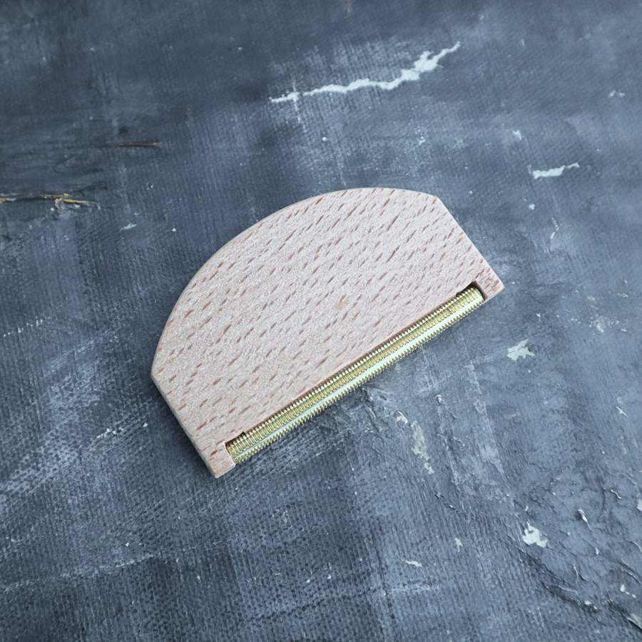 Plantish - Wooden Lint Remover