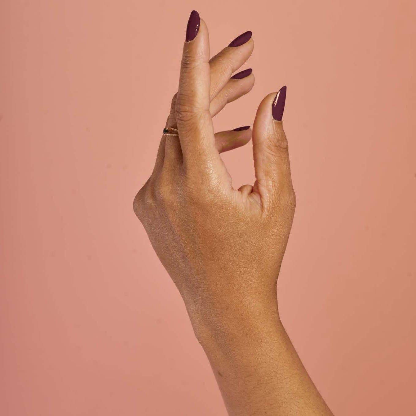 BKIND - Vegan & 21-free Nail Polish - T'as Ben Raisin