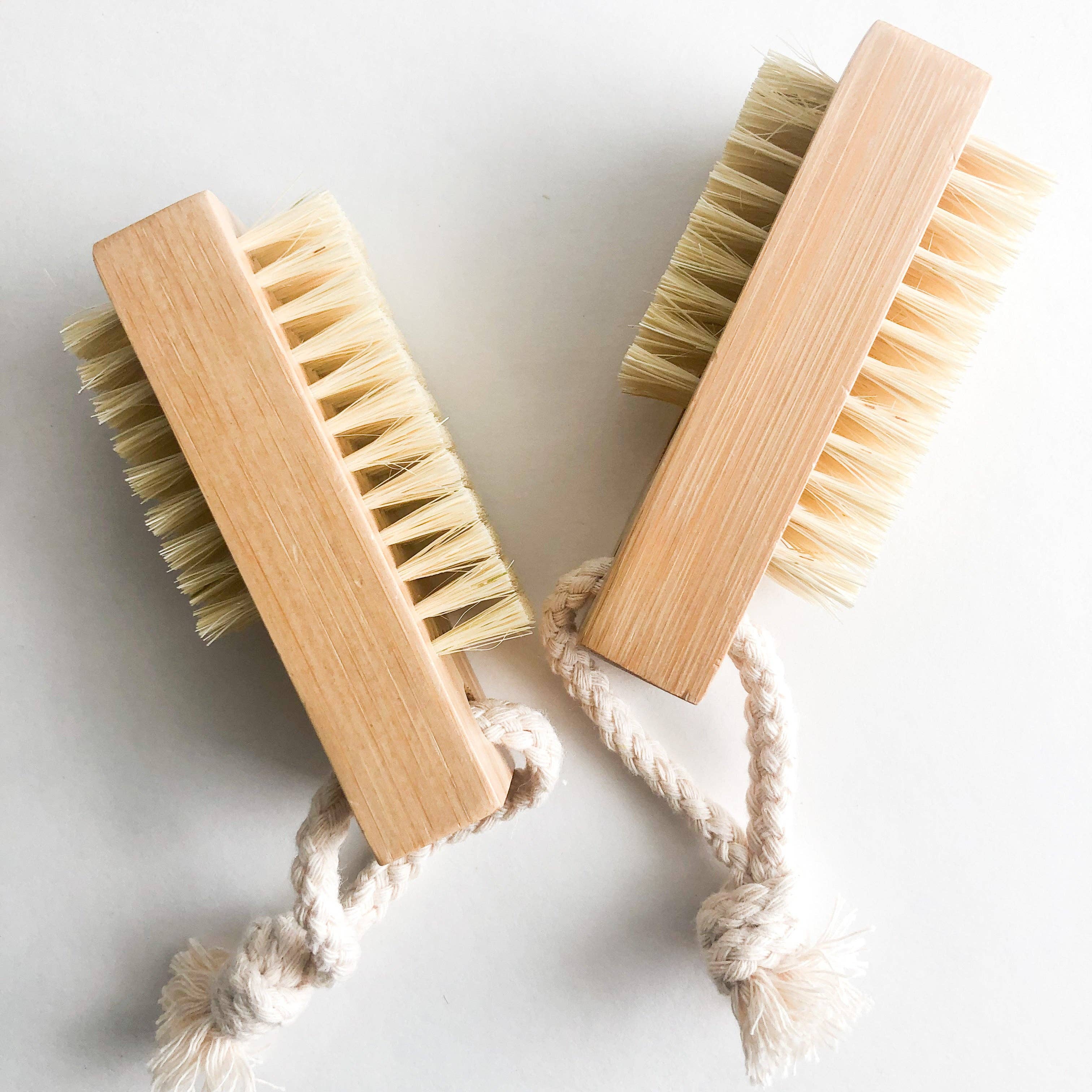 Smile Boutiques - Double Sided Bamboo Nail Brush - Natural Sisal Bristles