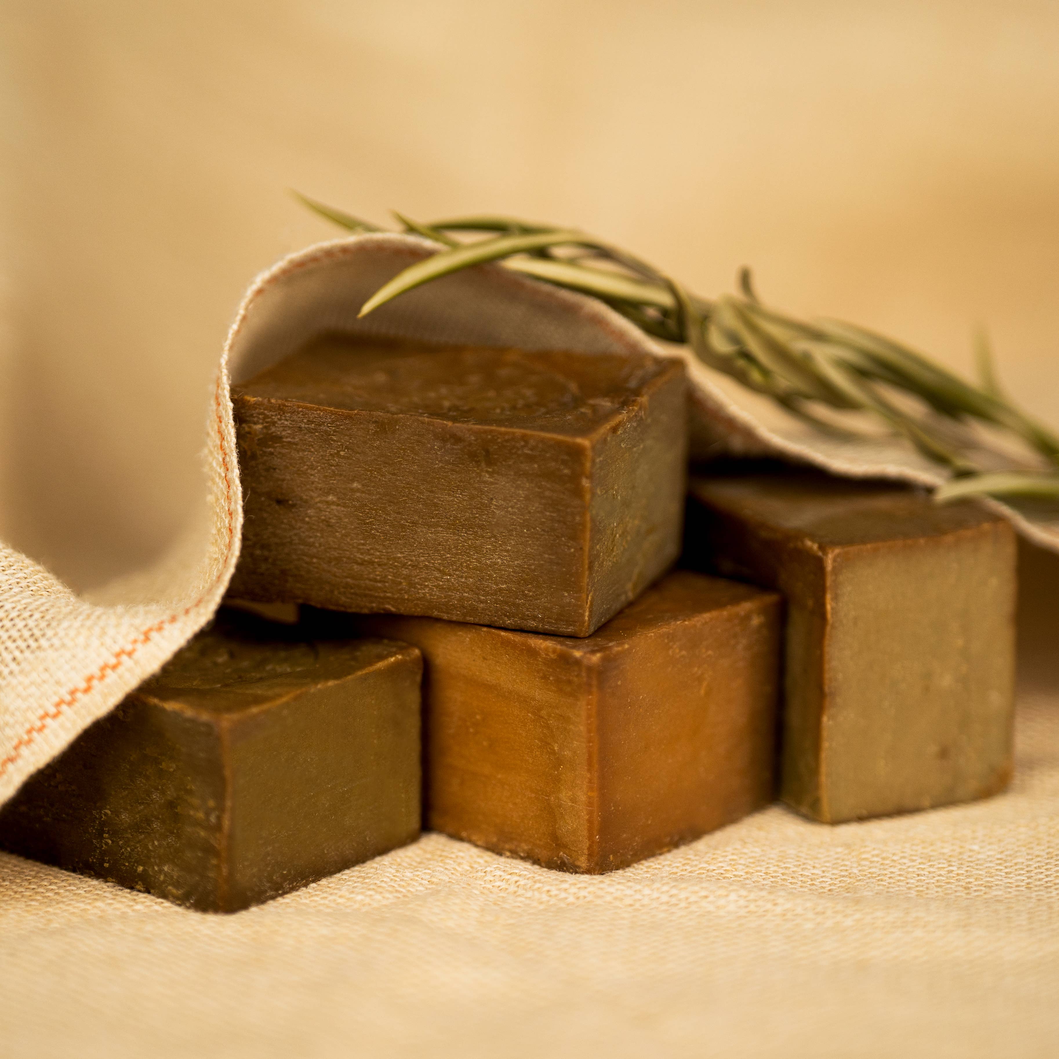 Syriana - Traditional Aleppo Soap, 100% natural, 100% profits donated: 20% Laurel Oil 80% Olive Oil