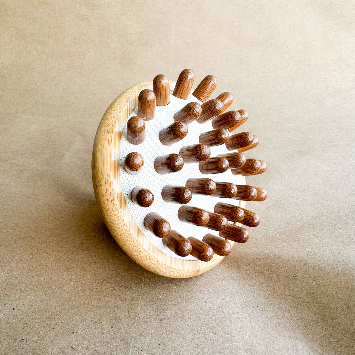 Smile Boutiques - Natural Bamboo Stimulating Scalp Massager