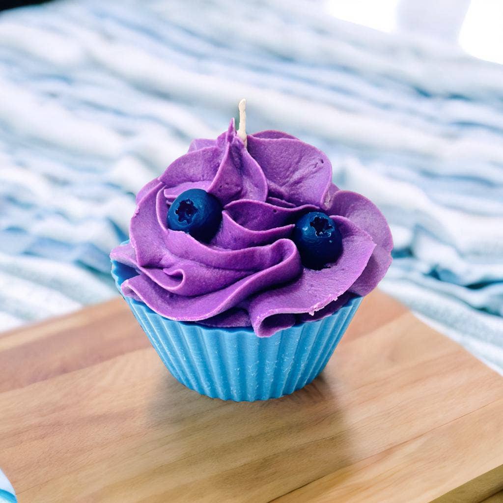 Gorgeous Wreck Design - Blueberry Cupcake Candle .